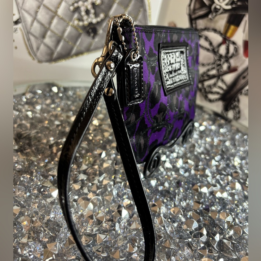 Coach Poppy purple ocelot leopard pattern wristlet EUC - Picture 4 of 10